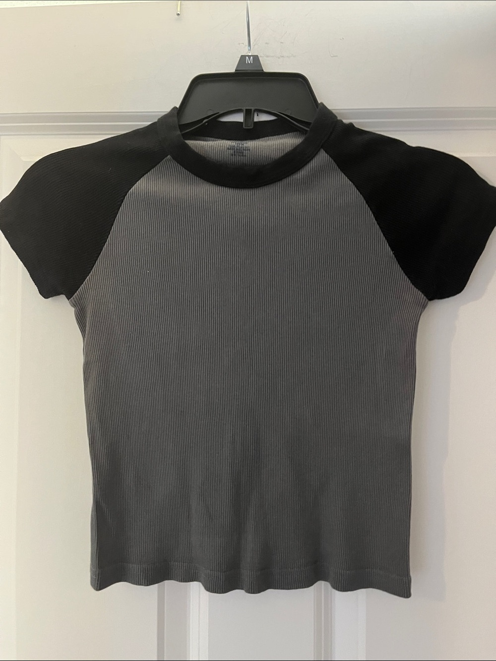 Contrast Raglan Ribbed Cropped Baby Tee - Black and Gray Brandy Melville
